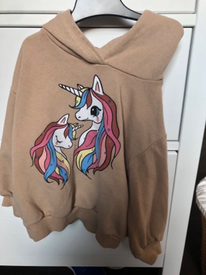 Sweat HM licorne taille 2-4 ans