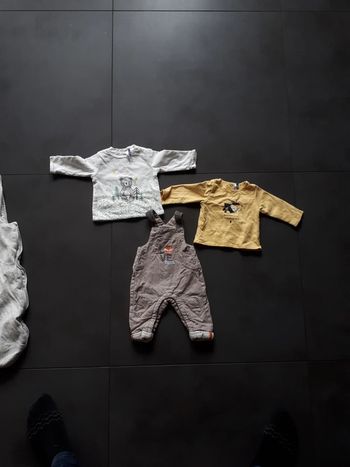 Ensemble 1 mois 2 hauts et 1 salopette 3 pommes obaïbi 1 mois