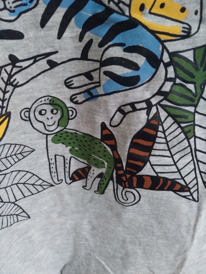 T shirt neuf - photo numéro 4