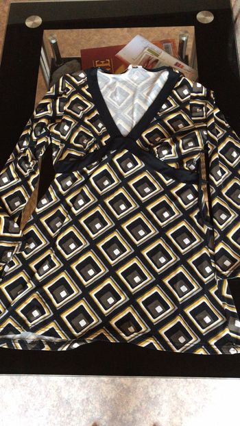 Tunique grise et jaunes