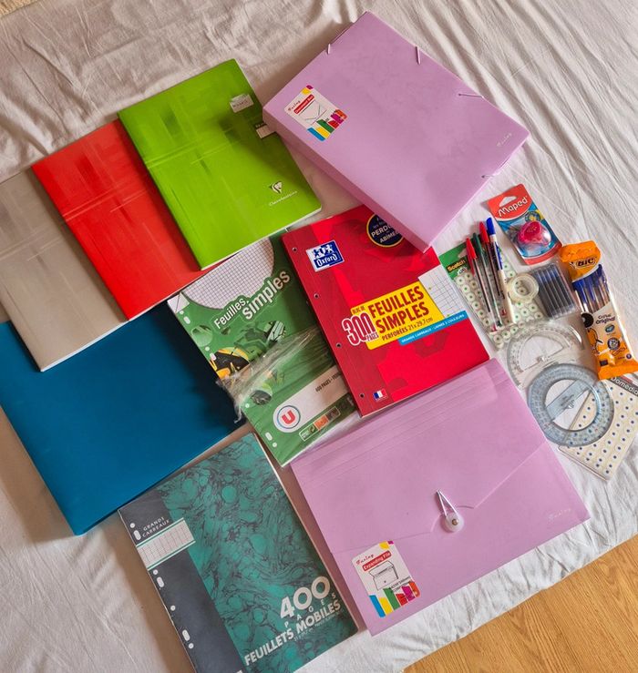 Lot fournitures scolaires