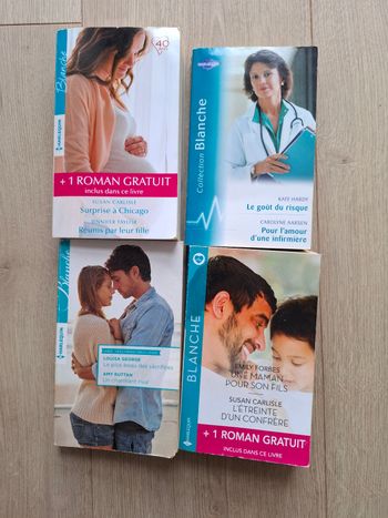 Lot de 4 romans Harlequin collection Blanche en bon état