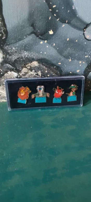 Coffret pins le roi lion Disney
