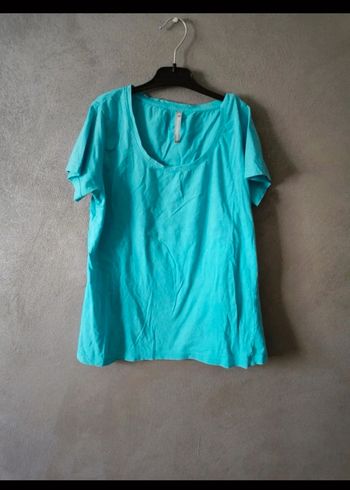 Tee-shirt femme taille 40.