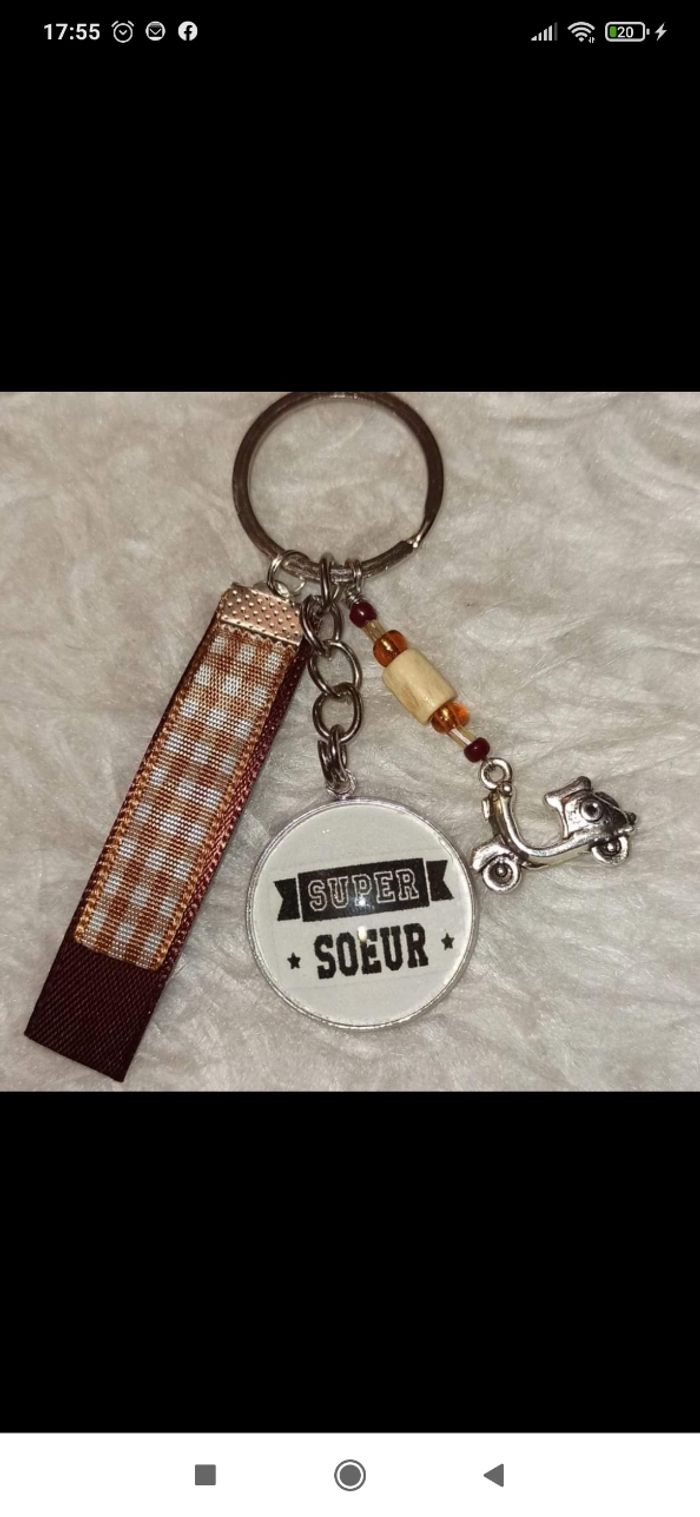 Porte clé soeur " Super soeur "