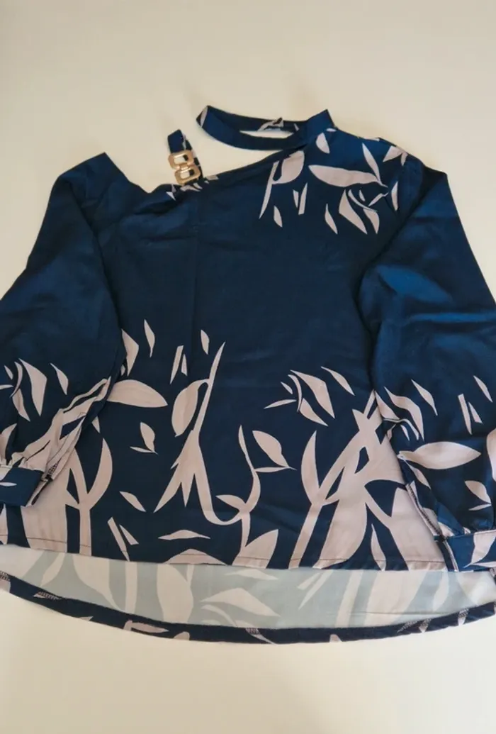 Top beu/beige epaule dénudée