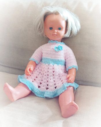 Poupée doll ancienne birgé blonde blond hair yeux eyes bleu blue robe dress tricot laine rose pink