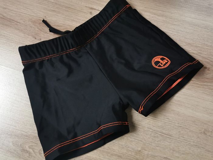 Short de bain noir 10 ans