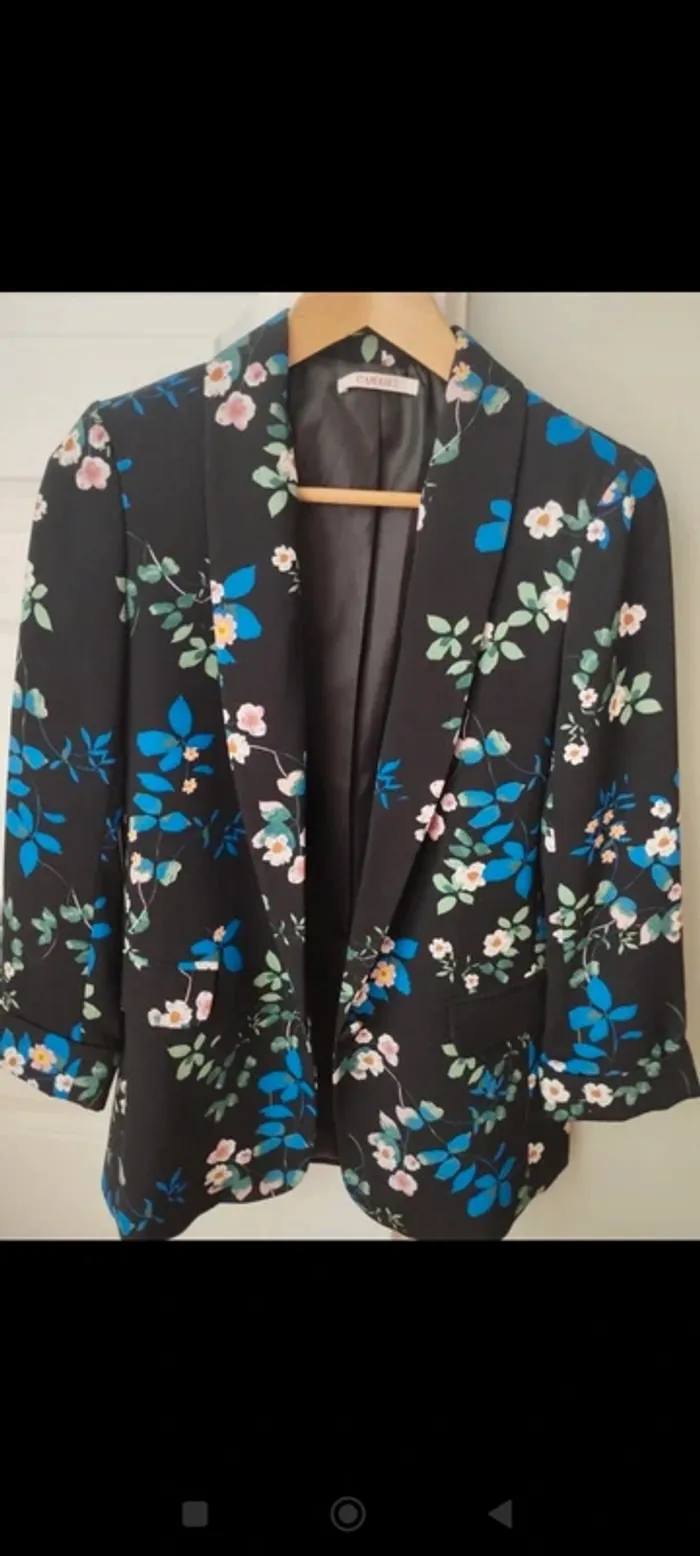 Veste noire à fleurs camaïeu 36