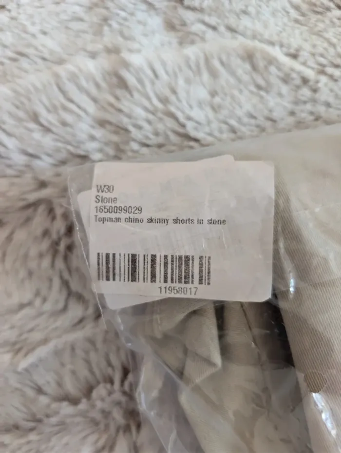 Short chino taille 40. Neuf. Beige - photo numéro 7
