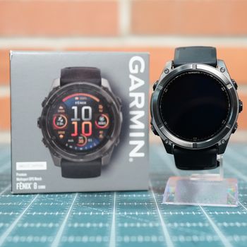 Montre connectée Garmin Fenix 8 51 mm AMOLED Sapphire avec boîte et bracelet supplémentaire !