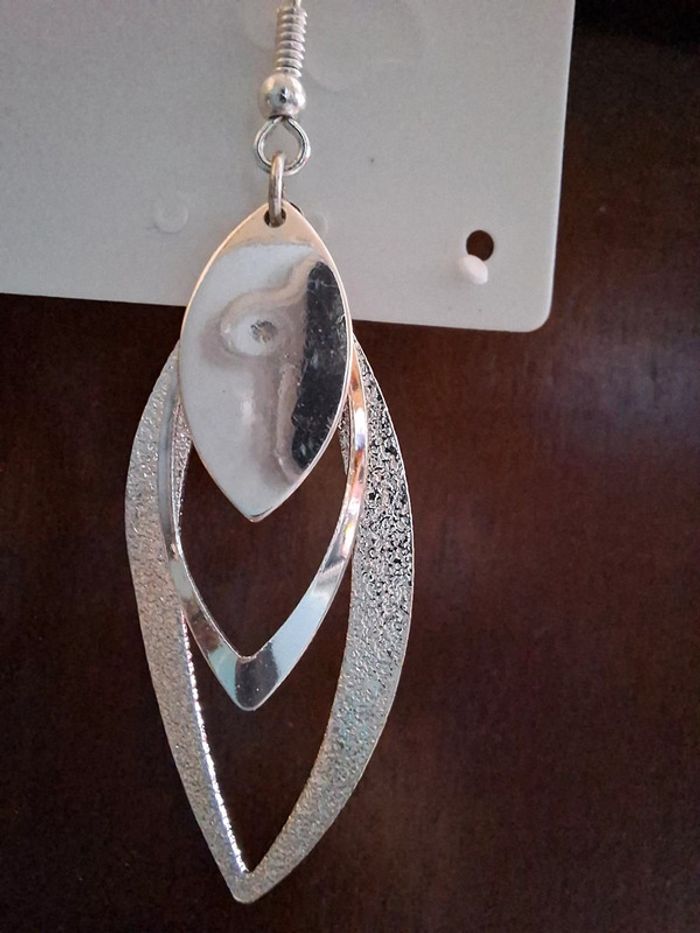 Belles Boucles d'Oreilles Pendantes Argentées - Style Moderne - photo numéro 2