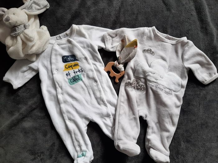 Lot pyjama en taille 1 mois
