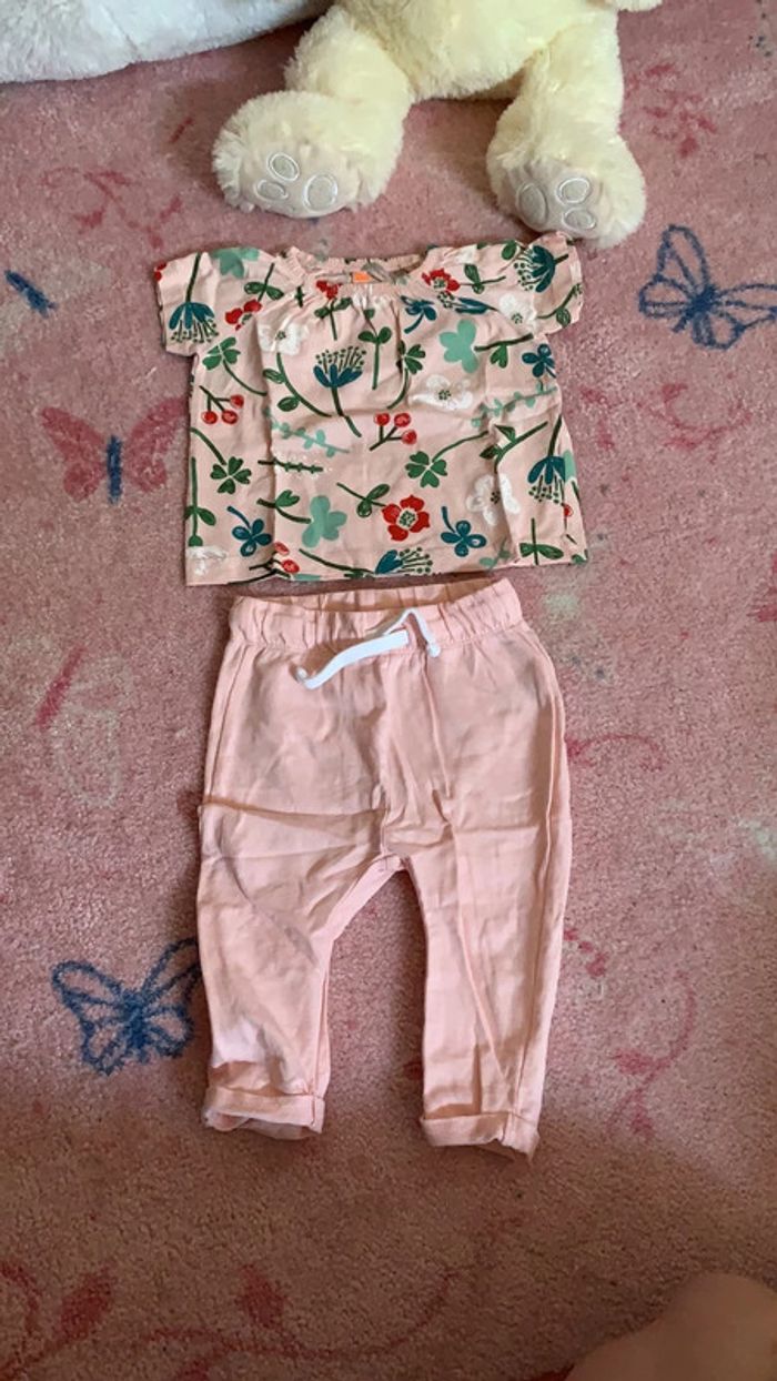 Ensemble estival tee shirt et pantalon taille 12 mois
