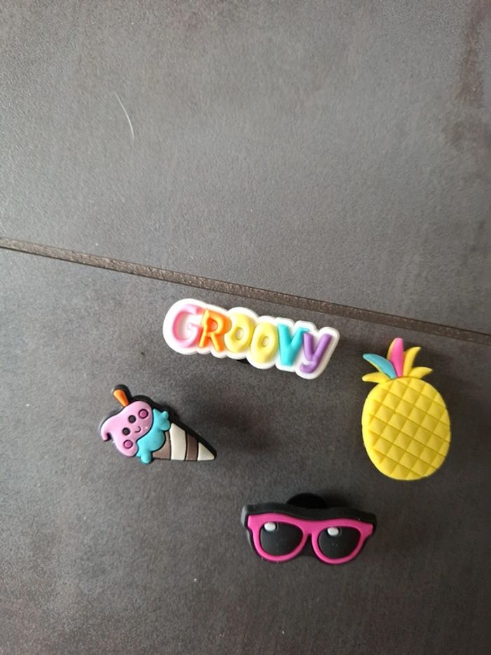 Lot de 4 breloques neuves pour Crocs - photo numéro 2