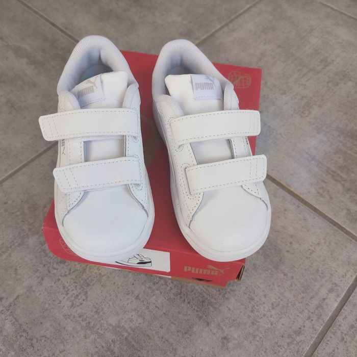 Baskets puma neuves blanches pointure 26