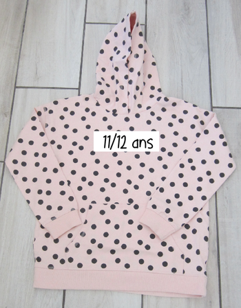 Sweat shirt a capuche neuf.