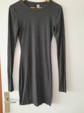Robe moulante col rond