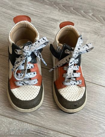 Baskets shoo pom taille 24.