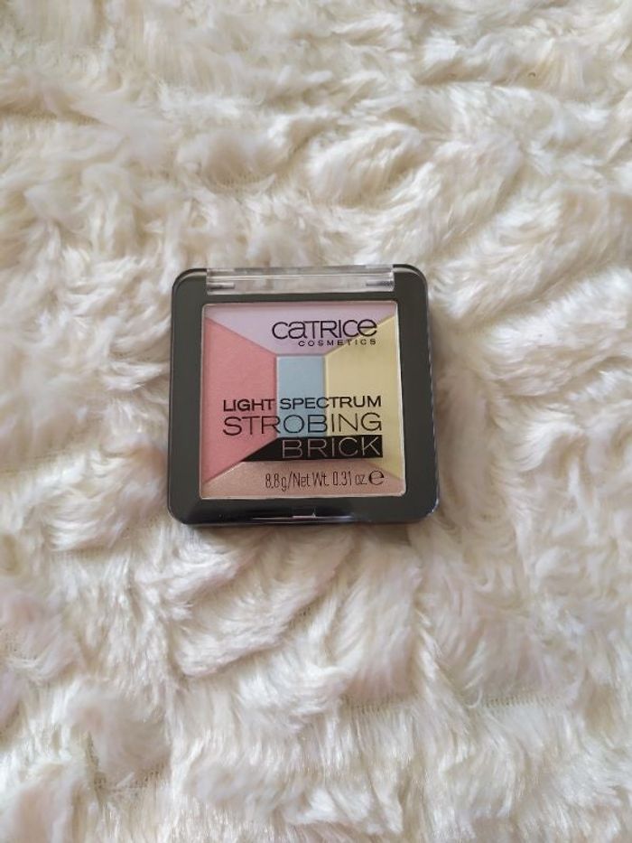 Catrice Light Spectrum Strobing Brick