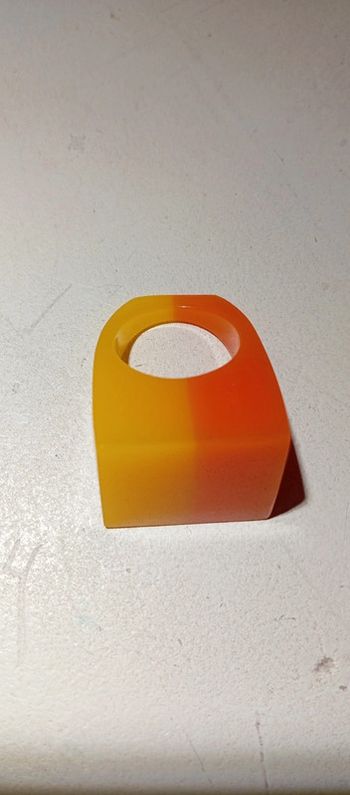 Bague bicolore en plastique