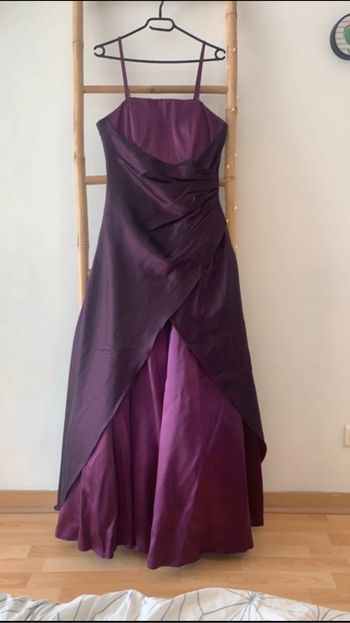 Robe violette avec laçage dans le dos