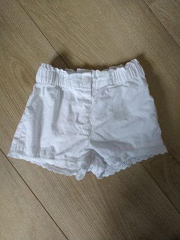 Joli short avec broderie anglaise