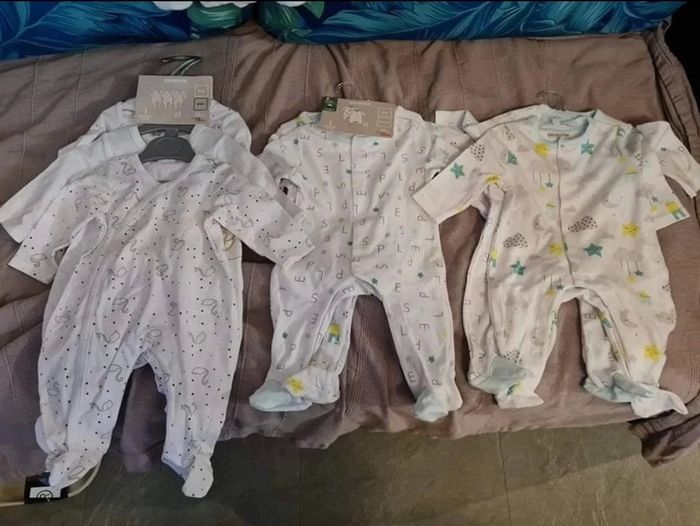 Lot de 7 pyjamas orchestra taille 1 mois