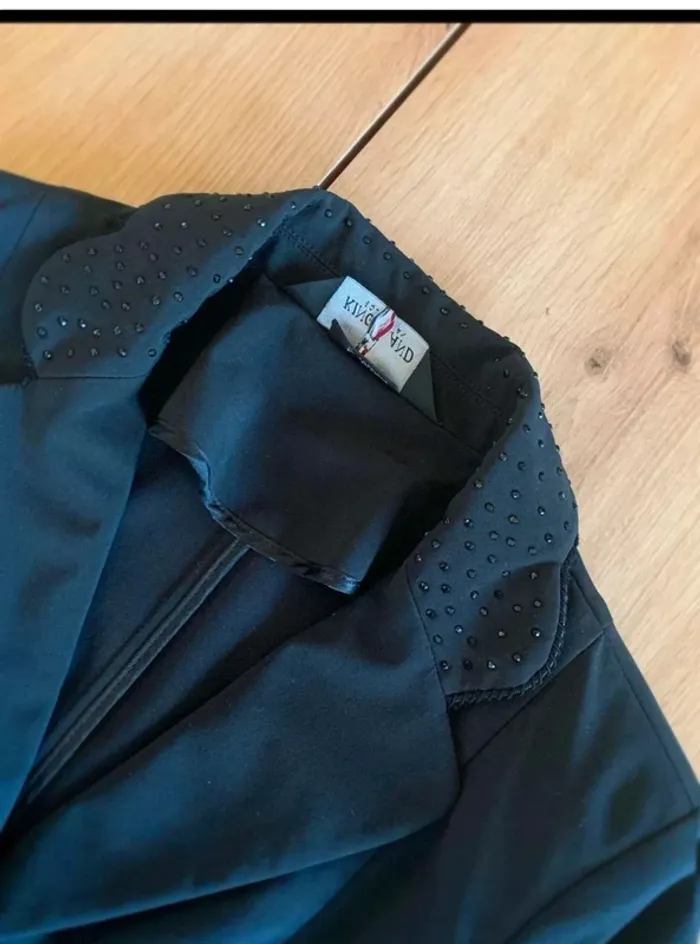 Veste de  Concours d’Équitation  Kingsland  Taille  34, Logo Brodé,  Strass au  Col,  Très  Bon État - photo numéro 5