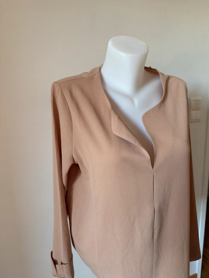 Blouse beige en très bon état taille L Molly bracken - photo numéro 2