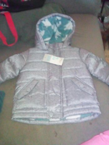 Manteau 6-9 je vend un manteau taille 74