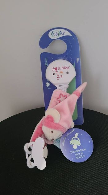 attache tétine lapin rose brille dans la nuit baby nat