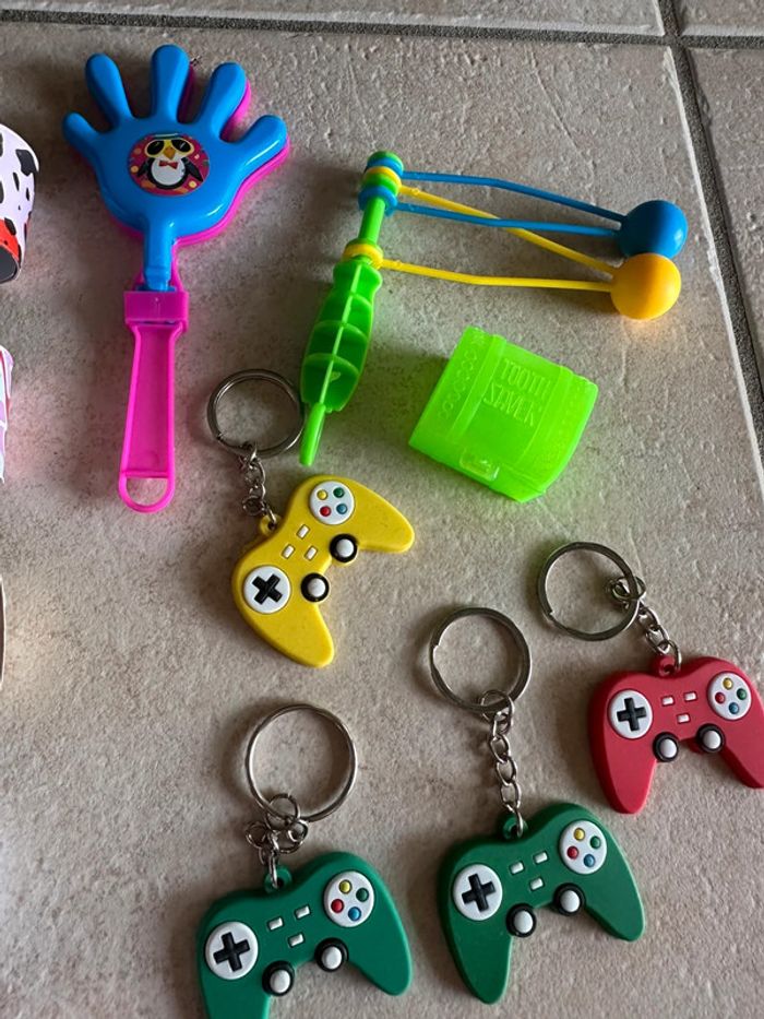 Lot petits jouets - photo numéro 3