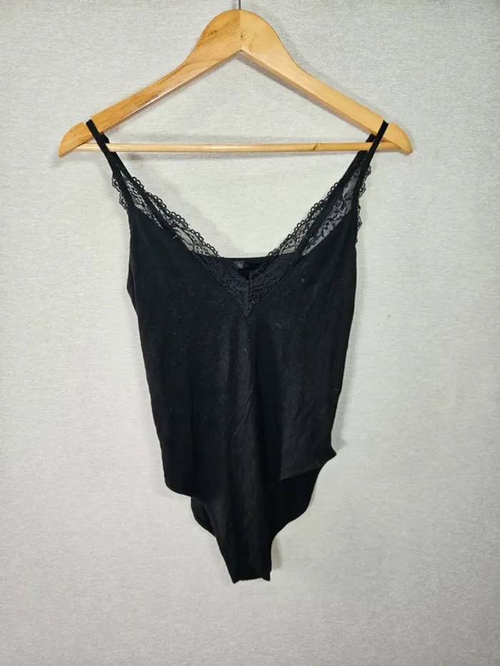 Body noir à dentelle