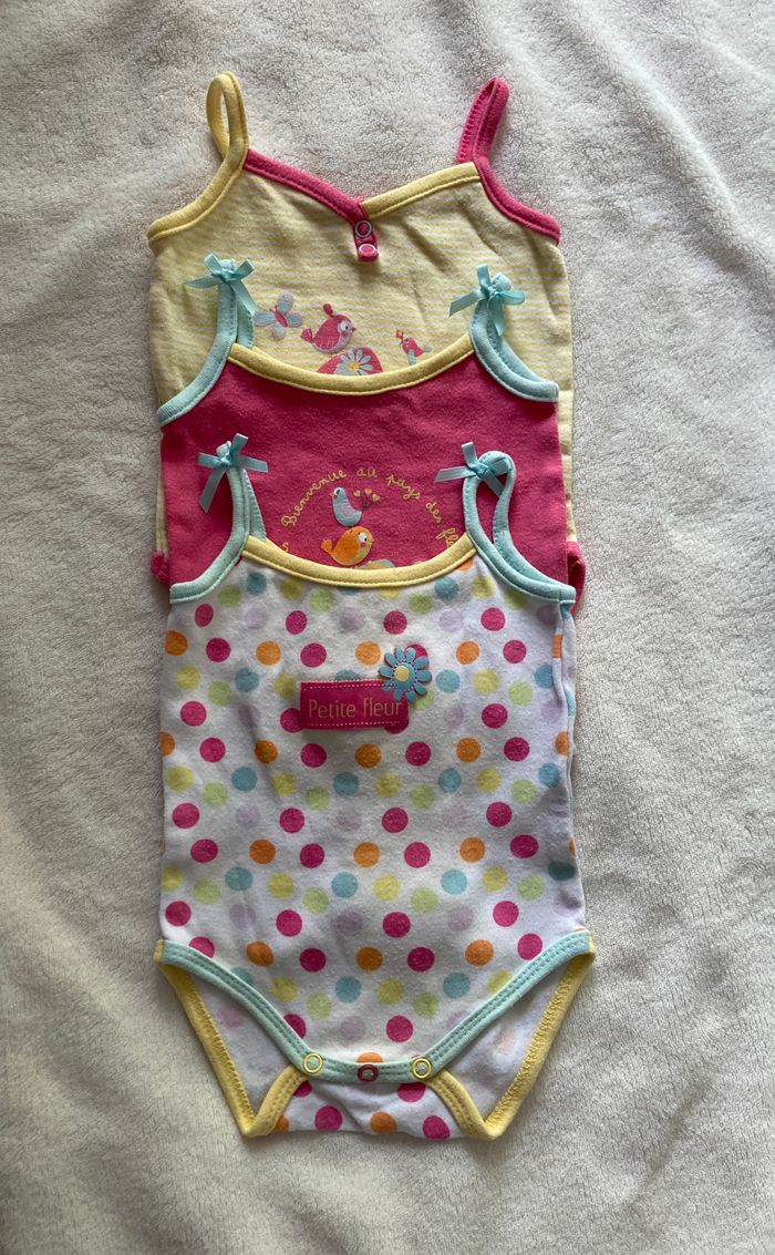 lot 3 bodies petite bretelle avec noeuds bébé 3 mois
