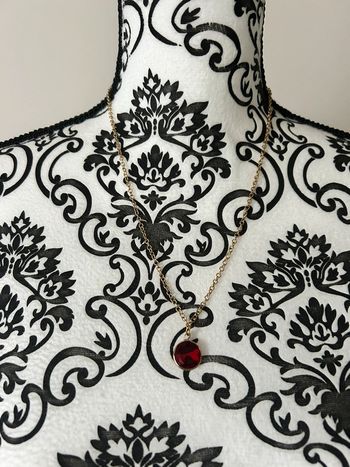 Collier fait main pierre rouge chaîne dorée neuf