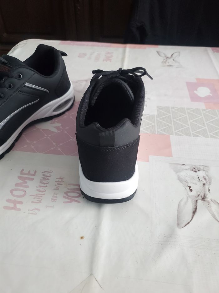 Chaussures neuves - photo numéro 3