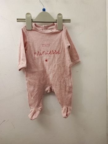 Dors bien bébé fille