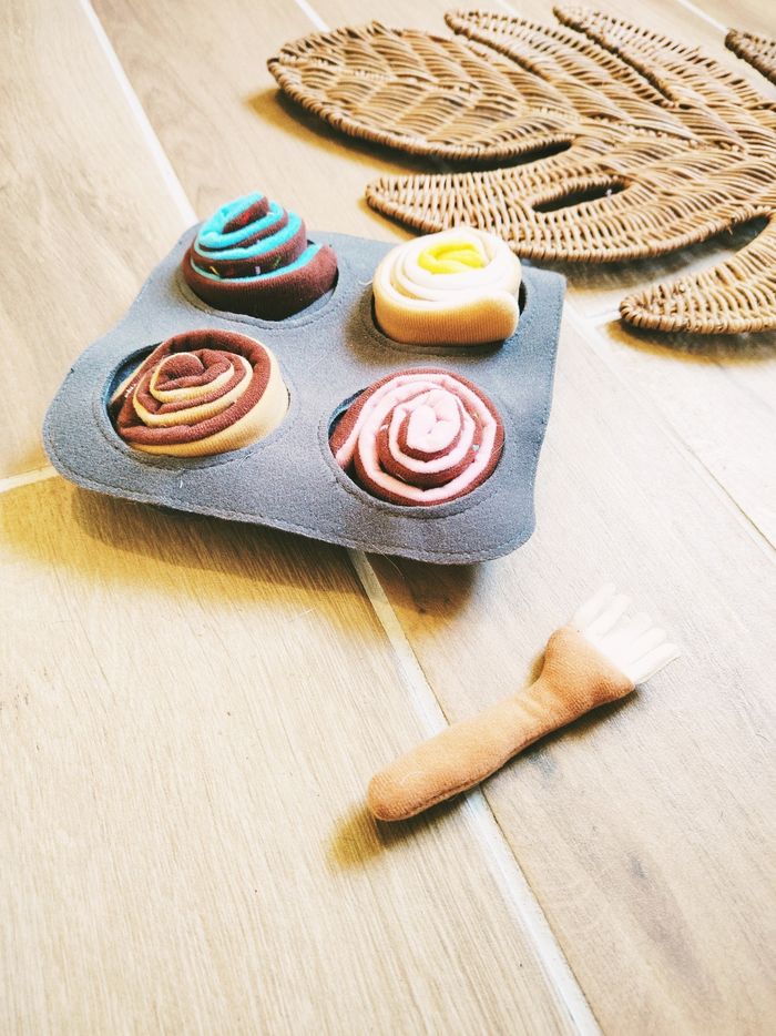 🍰Dinette moule avec gâteaux roulés à scratch en tissu- peluche - photo numéro 2