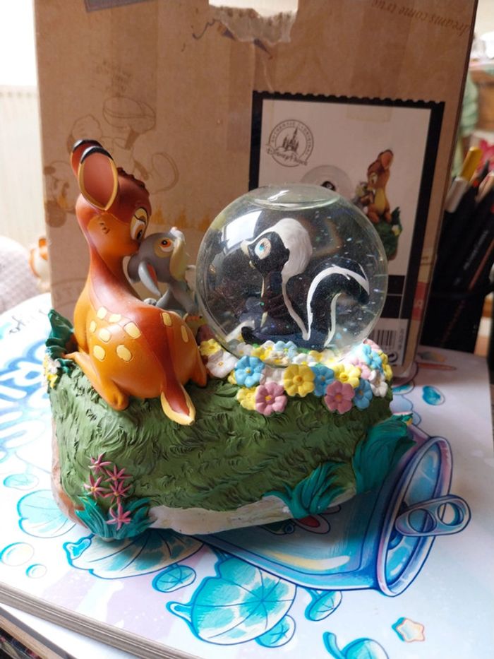 Snowglobe disney musical disneyland Paris bambi - photo numéro 3