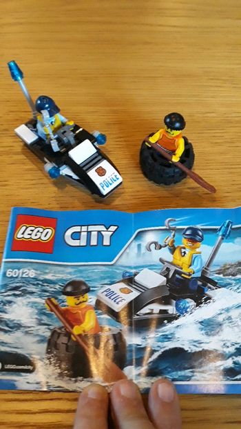 Lego city 60126 l'évasion du bandit en pneu