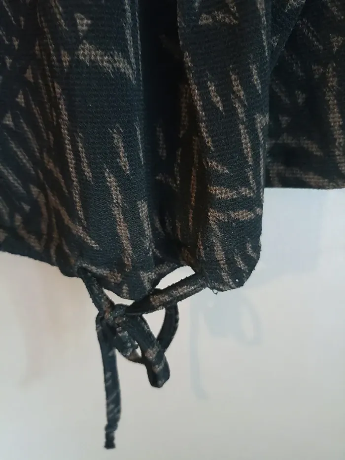 Jolie haut tbe taille 44/46 - photo numéro 3