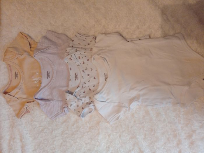 Lot de 4 bodys 36 mois