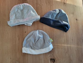Lot 3 bonnets 3 mois