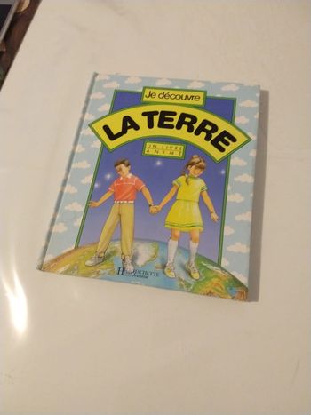 Livre je découvre la terre