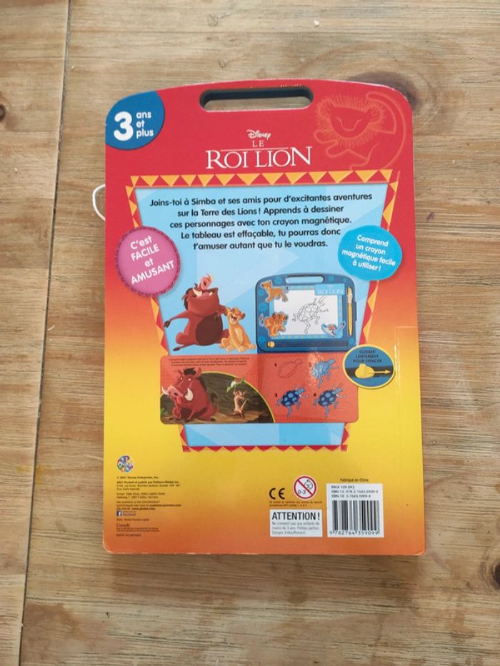 Livre cartonné et tableau magnétique le Roi Lion de Disney - photo numéro 4
