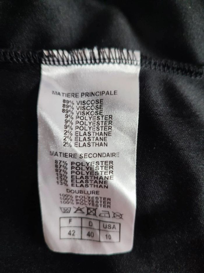 Robe courte noir motifs fleurie Julie Guerlande taille 42 - photo numéro 4