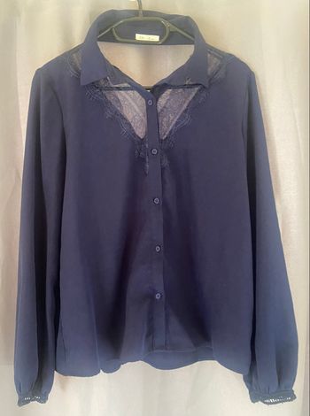 Chemise bleu marine et dentelle »Noémie&Co »manches longues 