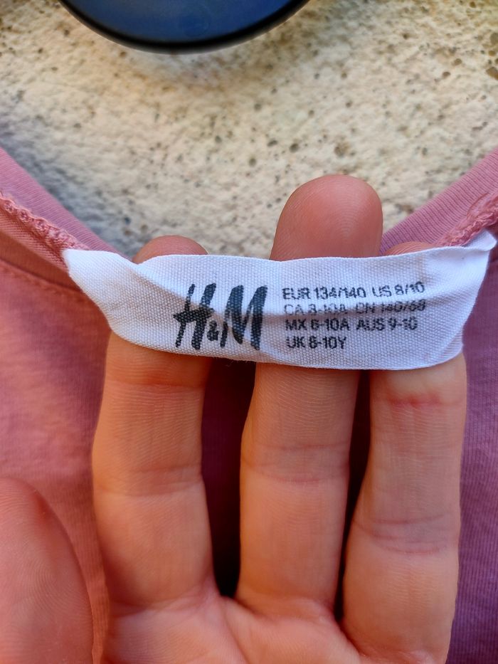 T.shirt rose H&M taille 134/140 - photo numéro 3
