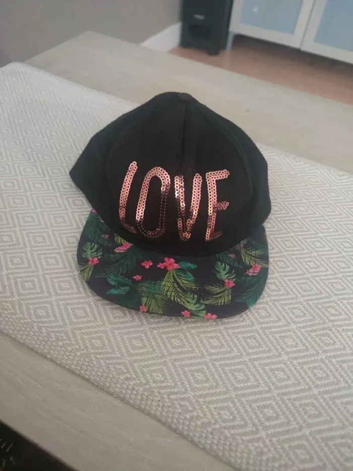 Casquette love sequins feuillage